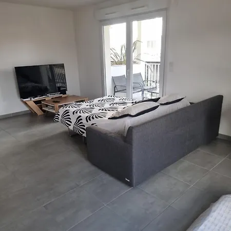 La Douceur Cannoise Soit Un 2p Cosy Terrasse Piscine Vue Jardin Proche A Pied Lejlighed