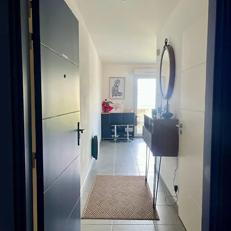 La Douceur Cannoise Soit Un 2p Cosy Terrasse Piscine Vue Jardin Proche A Pied Cannes